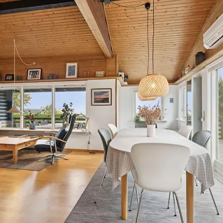 In Horne With Sea View *